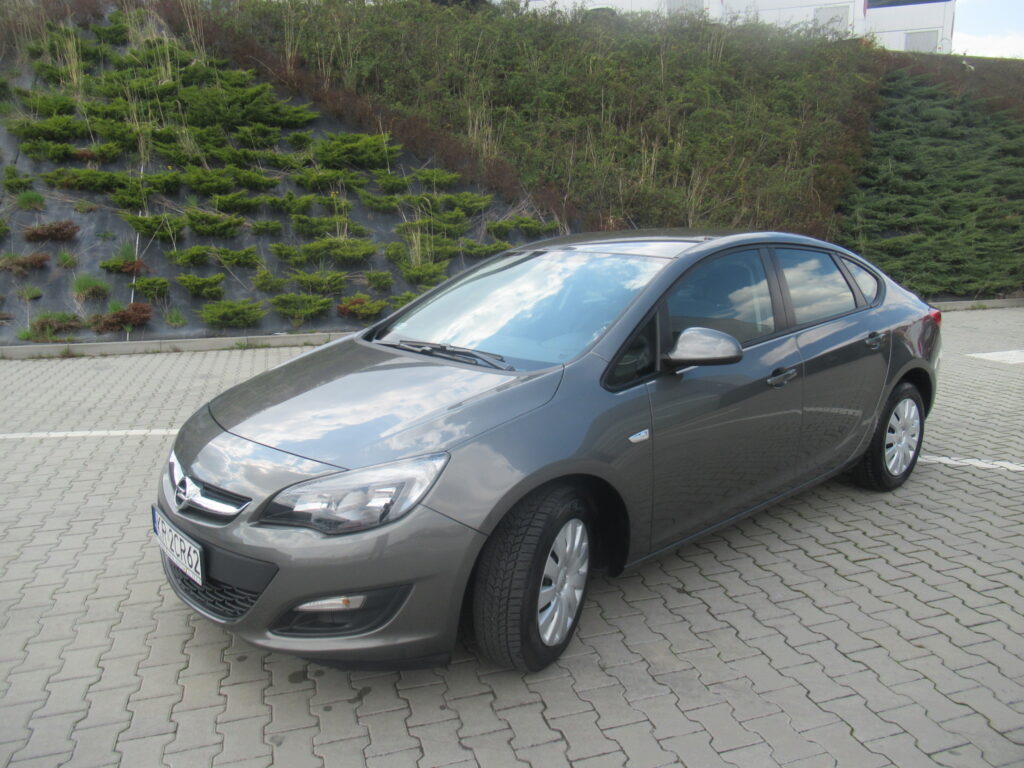 Opel Astra IV, 1,6 benzyna Active